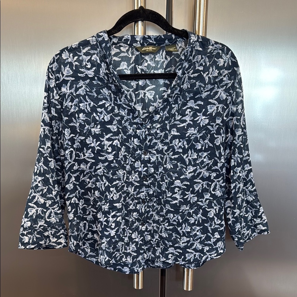 Eddie Bauer Blue and White Graphic Blouse with Mandarin Collar